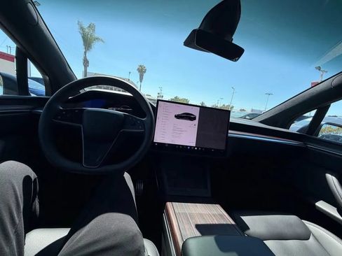 Used 2025 Tesla Model X AWD/4WD image 8