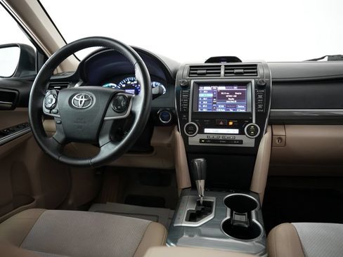 Used 2013 Toyota Camry XLE w/ Leather Pkg FWD image 10