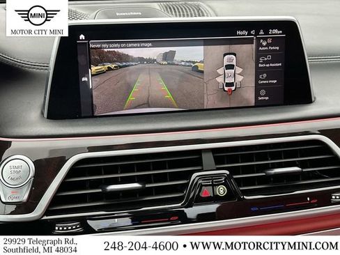 Used 2022 BMW 750i xDrive w/ Executive Package image 34