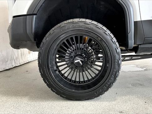 Used 2024 GMC Sierra 2500 AT4X w/ AT4X AEV Edition image 6