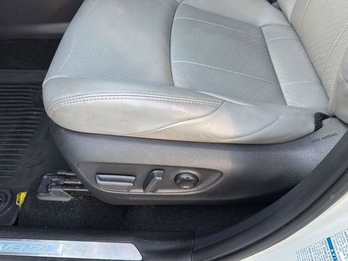 Used 2021 Toyota Venza Limited image 28