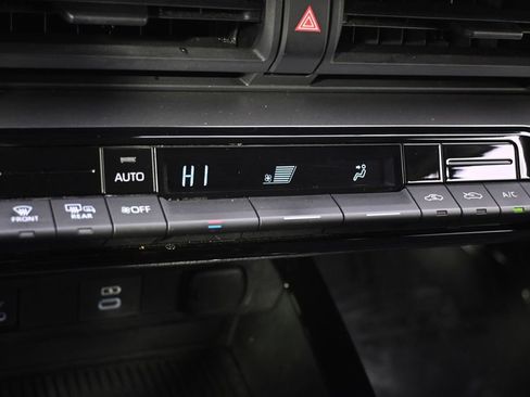Used 2023 Toyota Prius LE FWD image 30
