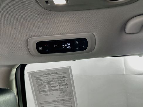 Used 2024 Chrysler Pacifica Touring-L FWD image 24