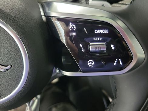 Used 2025 Jaguar F-PACE R-Dynamic S image 37