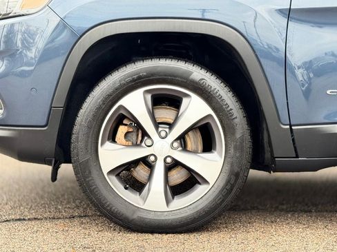 Used 2021 Jeep Cherokee Limited image 11