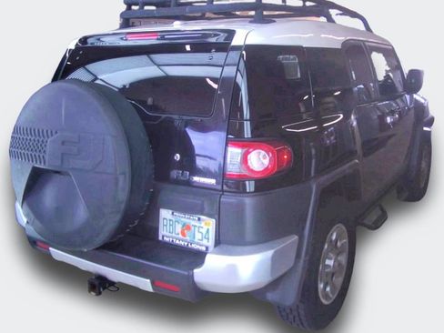 Used 2012 Toyota FJ Cruiser 4WD w/ Upgrade Pkg image 3
