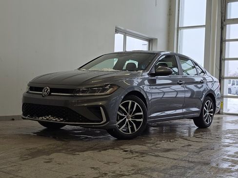 New 2026 Volkswagen Jetta SE image 2