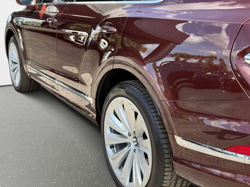 Used 2022 Bentley Bentayga image 14