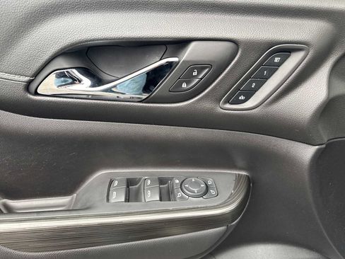 Used 2022 GMC Acadia SLT w/ Elevation Edition image 16