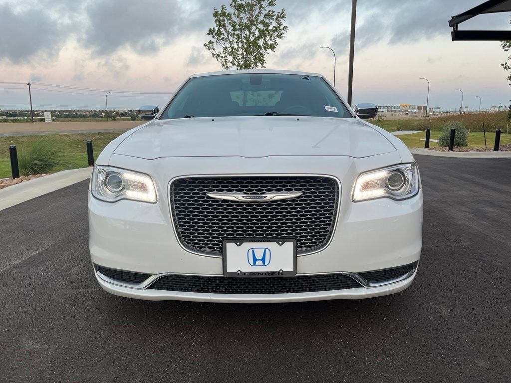 Used 2020 Chrysler 300 Touring w/ Chrome Appearance Package RWD image 2
