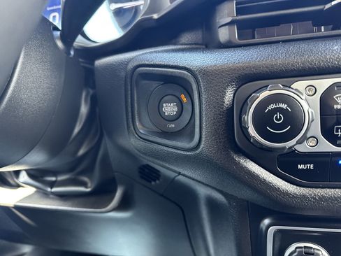 Used 2024 Jeep Wrangler Unlimited w/ Convenience Group image 16