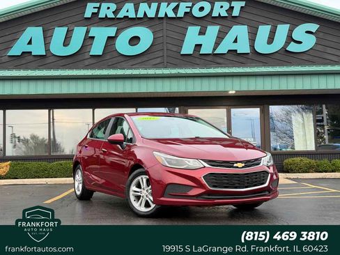 Used 2017 Chevrolet Cruze LT FWD image 1