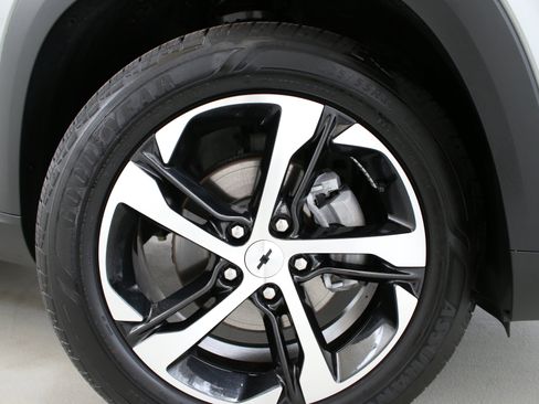 Certified 2024 Chevrolet Trax RS w/ Driver Confidence Package FWD image 33