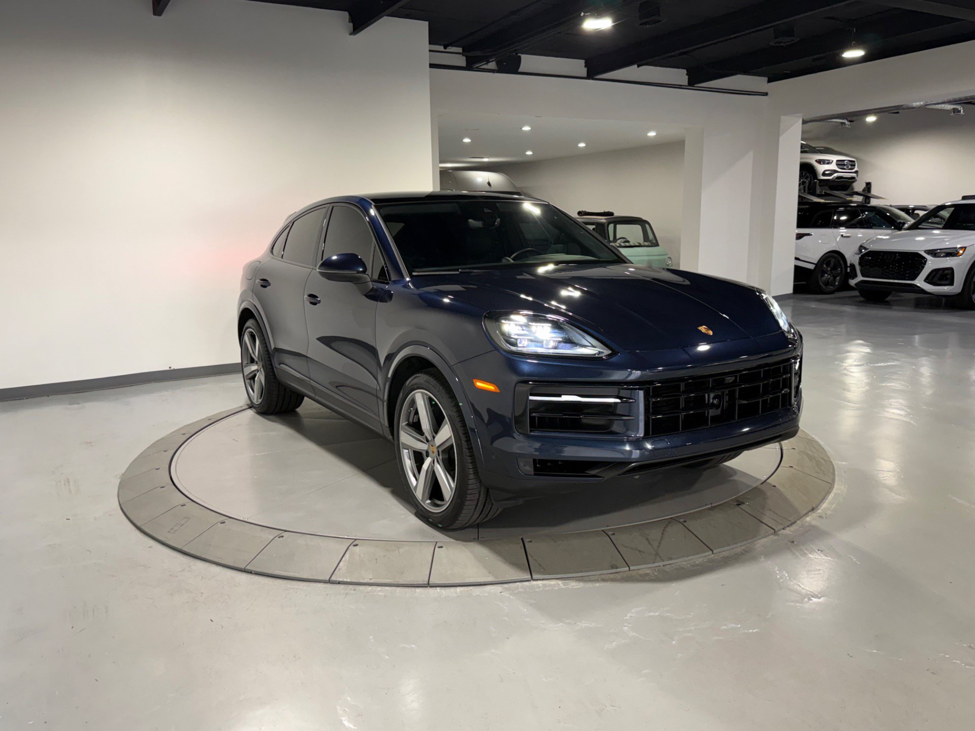 Used 2024 Porsche Cayenne Coupe AWD/4WD image 6