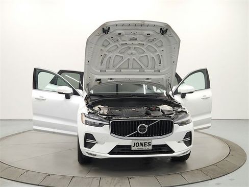 Used 2023 Volvo XC60 B5 Core image 10