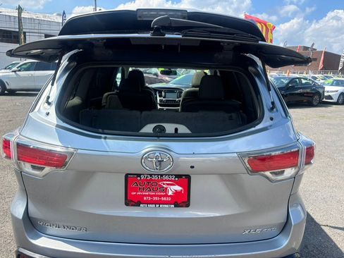 Used 2014 Toyota Highlander XLE AWD/4WD image 7
