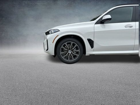 New 2026 BMW X5 xDrive40i w/ M Sport Package AWD/4WD image 10