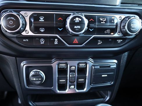 Used 2019 Jeep Wrangler Unlimited Sport AWD/4WD image 37
