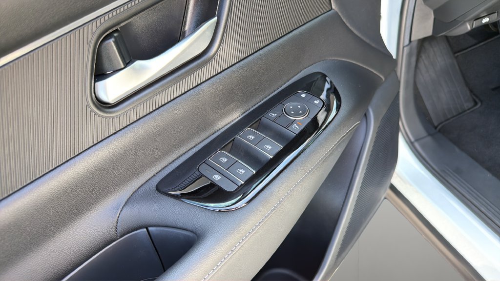 Used 2025 Nissan Murano SV AWD/4WD image 15