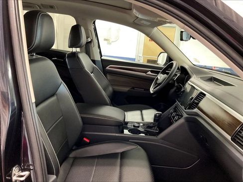 Used 2023 Volkswagen Atlas SE w/ Panoramic Sunroof Package AWD/4WD image 11