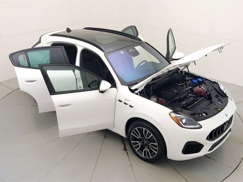 Used 2024 Maserati Grecale GT image 32