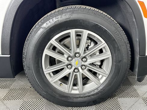 Used 2022 Chevrolet Traverse LT FWD image 30