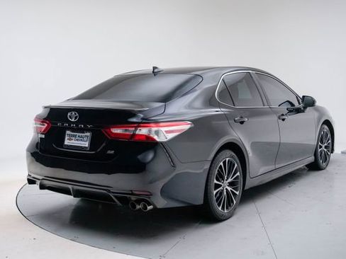 Used 2020 Toyota Camry SE image 6