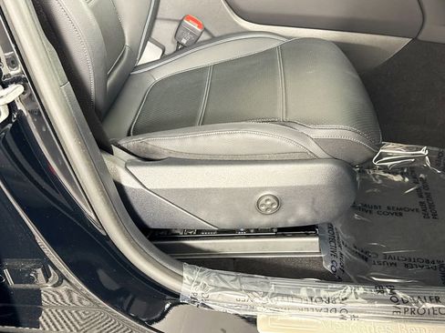 Used 2025 Mercedes-Benz GLC 350e 4MATIC image 38