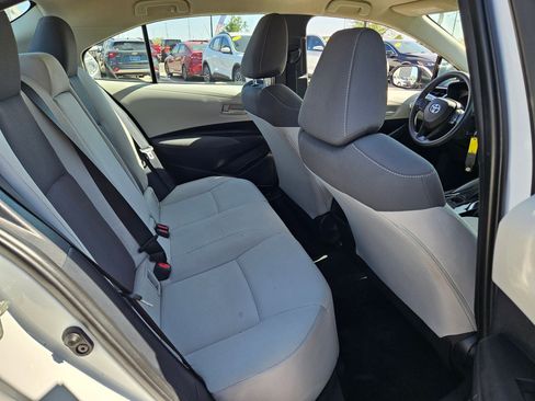 Used 2022 Toyota Corolla LE FWD image 22