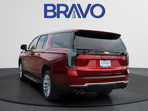 Used 2025 Chevrolet Suburban Premier image 7