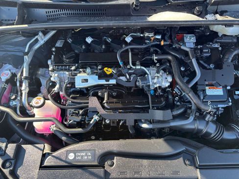 Used 2025 Toyota Prius LE image 30