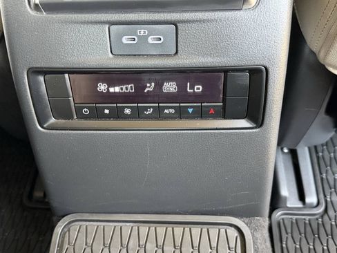Used 2025 MAZDA CX-90 3.3 Turbo w/ Preferred Package AWD/4WD image 19