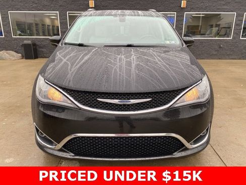 Certified 2017 Chrysler Pacifica Touring-L w/ Tire & Wheel Group image 10