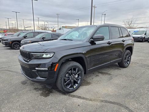 New 2025 Jeep Grand Cherokee Limited image 8