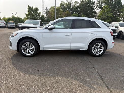 Used 2023 Audi Q5 2.0T Premium w/ Convenience Package AWD/4WD image 2