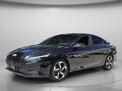 Used 2023 Hyundai Elantra SEL w/ Convenience Package FWD image 9