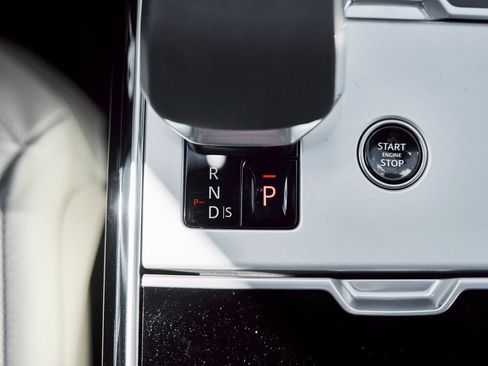 Used 2026 Land Rover Range Rover Long Wheelbase SE image 70