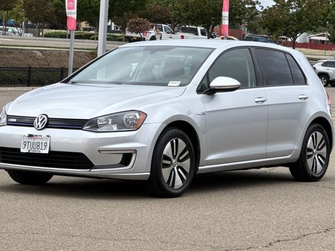 Used 2016 Volkswagen e-Golf SE w/ DC Fast Charging Package image 8