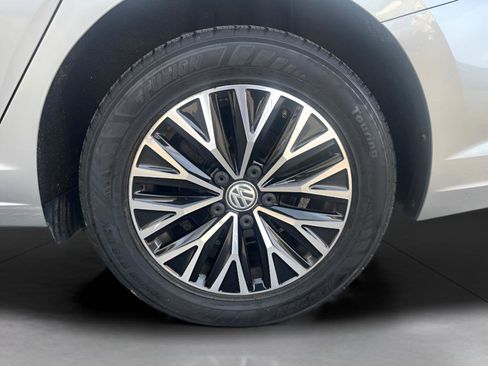 Used 2019 Volkswagen Jetta SE w/ Cold Weather Package image 8