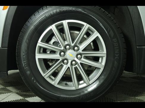 Used 2023 Chevrolet Traverse LT image 13