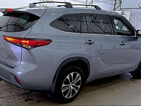 Used 2021 Toyota Highlander XLE AWD/4WD image 48