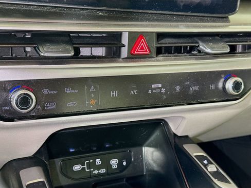 Used 2024 Kia Sorento S FWD image 14