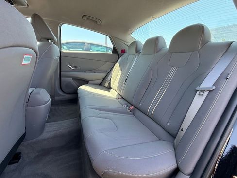 Used 2023 Hyundai Elantra SEL w/ Preferred Accessory Package FWD image 24