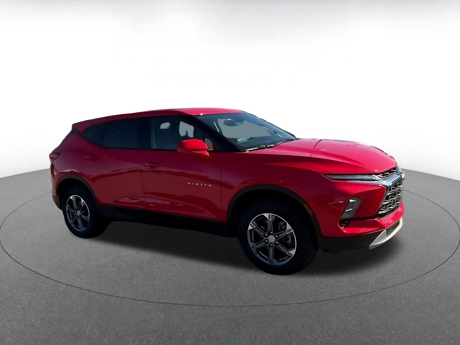 Used 2026 Chevrolet Blazer LT FWD image 2