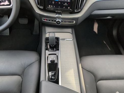Used 2025 Volvo XC60 B5 Plus image 20
