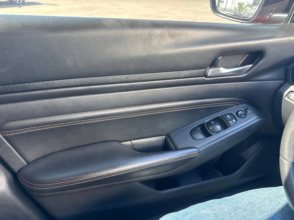 Used 2019 Nissan Altima 2.5 SR FWD image 16