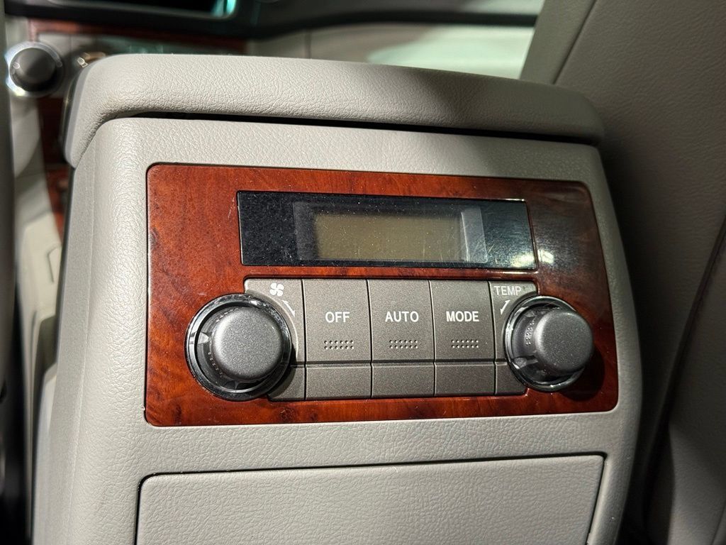 Used 2013 Toyota Highlander Limited AWD/4WD image 22