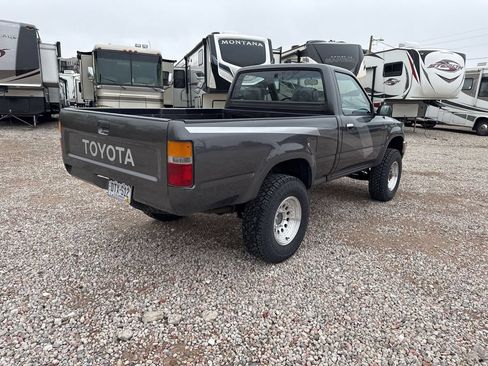 Used 1989 Toyota Pickup Deluxe AWD/4WD image 3