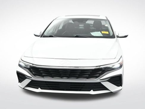 Used 2025 Hyundai Elantra Limited FWD image 2