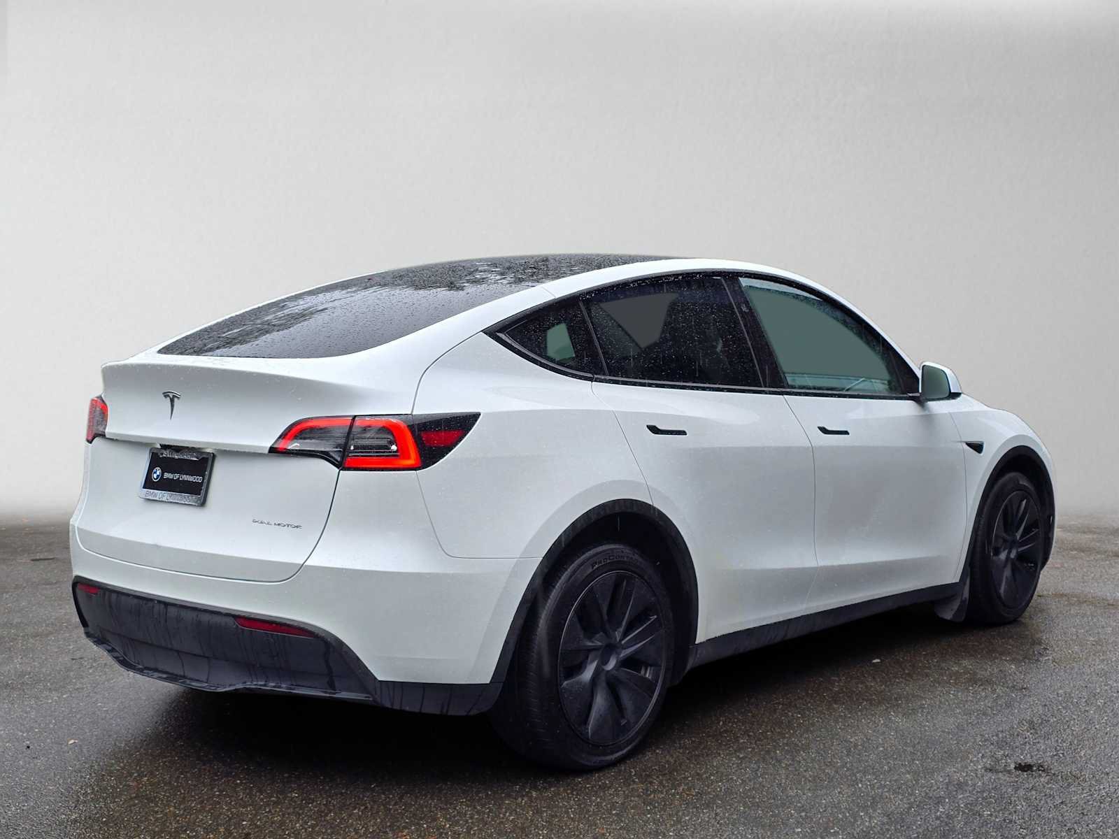 Used 2025 Tesla Model Y Long Range AWD/4WD image 3